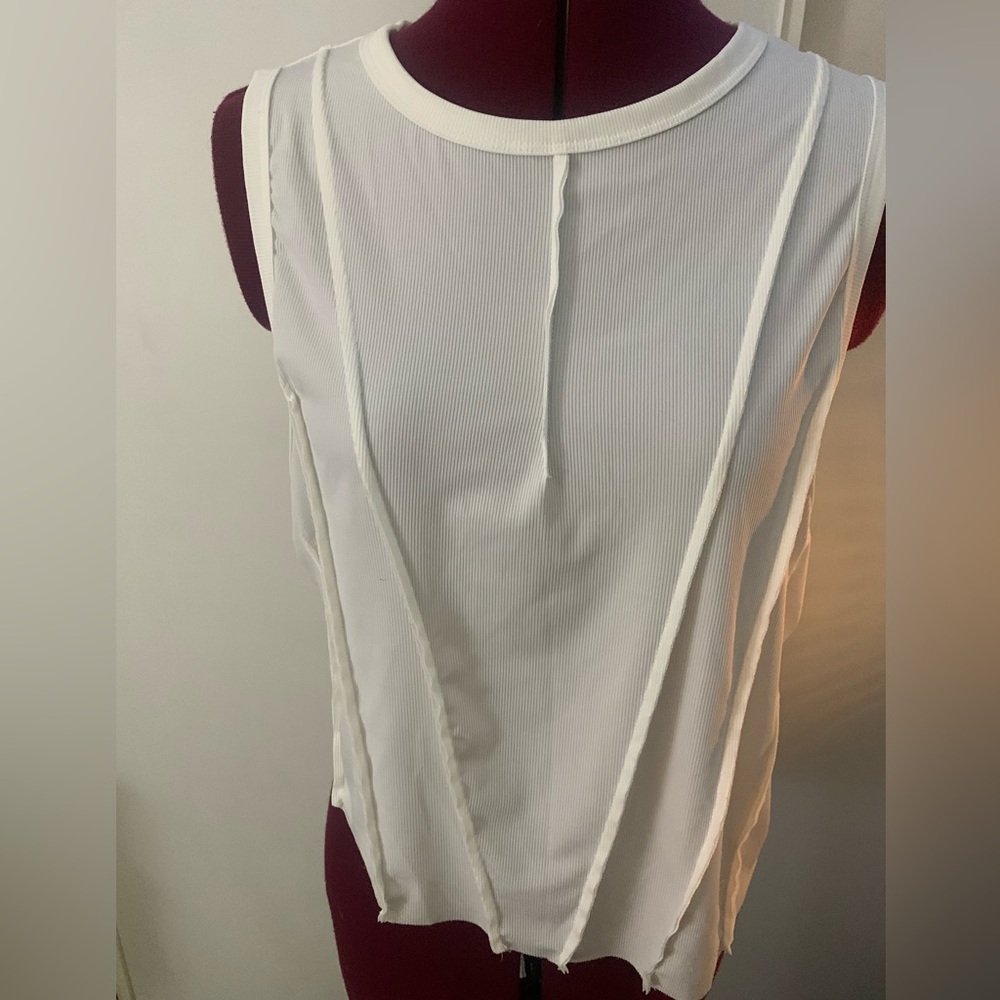 Excellent condition Fashion Nova asymmetrical ivory cropped tank, Size 1X